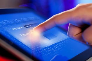 Privacy by Design w aplikacjach webowych – kluczowe zasady ochrony danych osobowych 