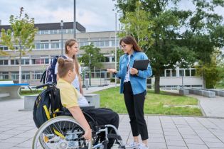 Centralny Rejestr Umów a dane osobowe ucznia – co ujawnić