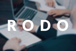 Jak poprawnie stosować klauzulę informacyjną RODO w zamówieniach publicznych