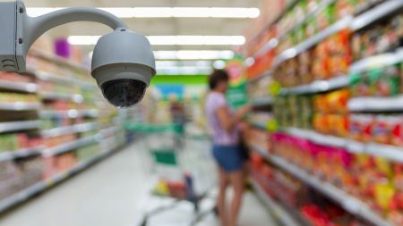 Monitoring wizyjny w sklepie – czy pozyskiwać zgody i spełniać obowiązek informacyjny