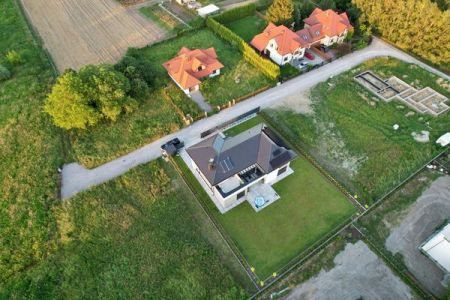 Czy wynajęcie rzeczoznawcy przez gminę wymaga zawarcia umowy powierzenia